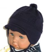 Mütze für kleine BabyJungen in dinkelblau mit Dach und Ohrenkläppchen von MaxiMo