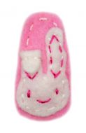 Süße, handgefertigte Haarspange aus einem Filzmotiv gearbeitet, mit einer Metallspange. Das Motiv Floppsy zeigt einen weißen Hasenkopf auf pinkfarbenem Grund.